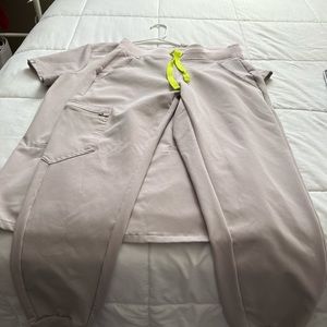 Like new FIGS scrub Set